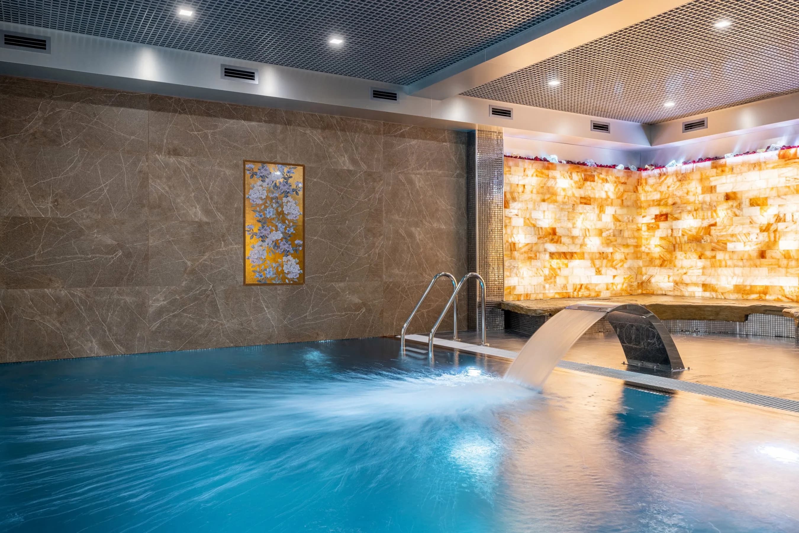 Отель Шале Stellar Hotels  бассейн